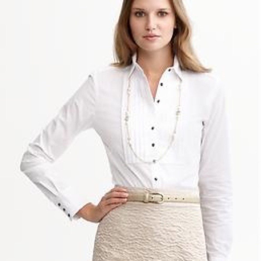 🦋 Banana Republic White Button Down Top